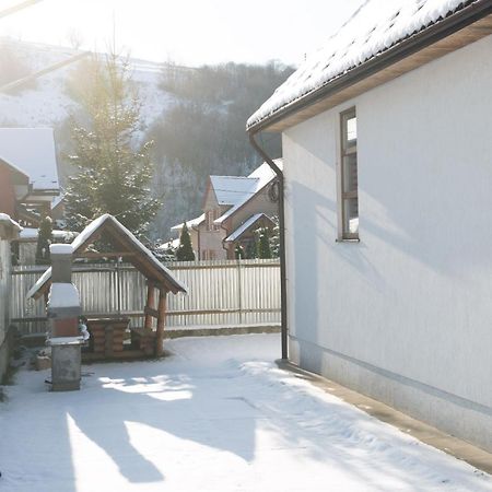 Вілла Sunhouse Міжгір'я Екстер'єр фото